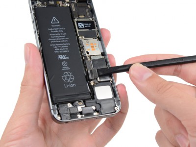 Как сделать замену батарейки iPhone 5/5C